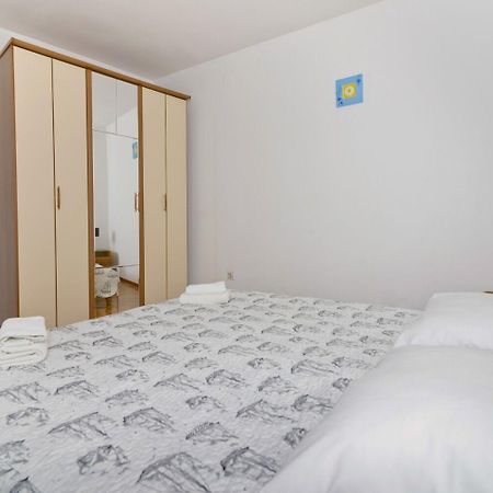 Apartments Ive - With Sea View Tisno Exteriör bild