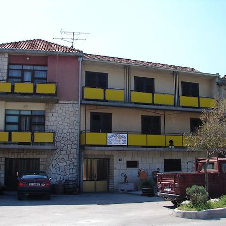 Apartments Ive - With Sea View Tisno Exteriör bild